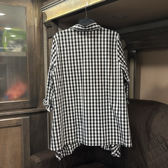 Elegant Black & White Gingham Long Sleeve, Button Front Tunic. - Picture 2 of 4